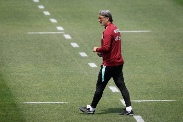 FIFA World Cup, WM, Weltmeisterschaft, Fussball 2026 - Switzerland training session Switzerland s head coach Murat Yakin leads a training session of the Swiss national soccer team at the SDJA in San Diego, California, 16 June 2026. San Diego United States  Copyright: xPETERxKLAUNZERx
