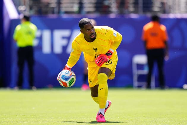 France v Senegal - FIFA World Cup, WM, Weltmeisterschaft, Fussball 2026 - Group I NEW JERSEY, UNITED STATES - JUNE 16: Mike Maignan of France plays the ballduring the 2026 FIFA World Cup First Stage Group I match between France and Senegal at MetLife (New Jersey Stadium) in East Rutherford, New Jersey, United States on June 16, 2026. Jose Hernandez Anadolu New Jersey United States. Editorial use only. Please get in touch for any other usage.  Copyright: x2026xAnadoluxJosexHernandezx
