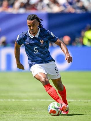 Jules Koundé of France controls the ball during the 2026 FIFA World Cup Group I match between France and Senegal at New York New Jersey Stadium on June 16, 2026, in East Rutherford, United States. Photo by Harry Langer, DeFodi Images,detected_source_language
