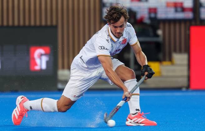 Belgium s Maxime Van Oost fights for the ball during a hockey game between Belgian national team, Nationalteam Red Lions and Spain, Tuesday 16 June 2026 in Wavre, match 10 16 in the group stage of the men s FIH Pro League competition. VIRGINIExLEFOUR  x177876886x