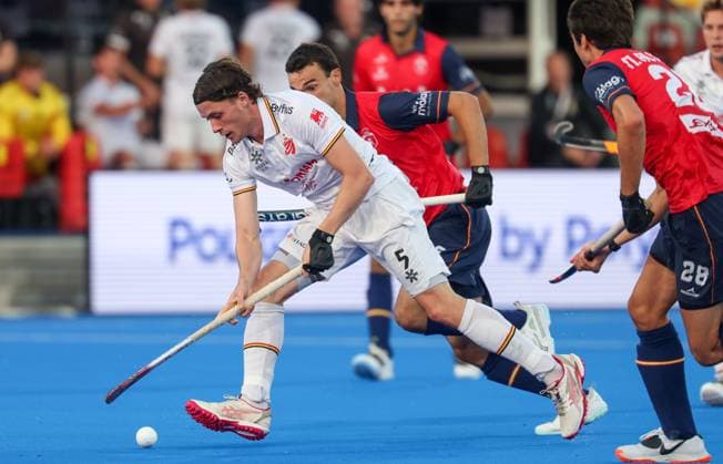 Belgium s Arno Van Dessel and Spain s Xavier Gispert fight for the ball during a hockey game between Belgian national team, Nationalteam Red Lions and Spain, Tuesday 16 June 2026 in Wavre, match 10 16 in the group stage of the men s FIH Pro League competition. VIRGINIExLEFOUR  x177876890x