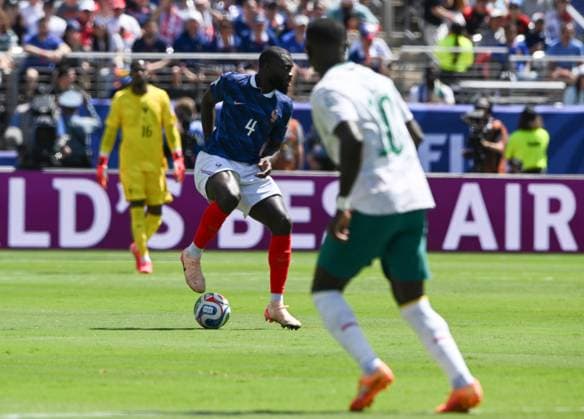 US Soccer World Cup France - Senegal 9190315 16.06.2026 France s Dayot Upamecano controls the ball as Senegal s Sadio Mane looks on during the 2026 FIFA World Cup, WM, Weltmeisterschaft, Fussball Group I soccer match between France and Senegal at New York New Jersey Stadium in East Rutherford, New Jersey, United States. Sputnik Sputnik USA  Copyright: xSputnikx