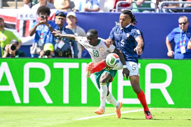Sadio Mané of Senegal and Jules Koundé of France battle for the ball during the 2026 FIFA World Cup Group I match between France and Senegal at New York New Jersey Stadium on June 16, 2026, in East Rutherford, United States. Photo by Harry Langer, DeFodi Images,detected_source_language