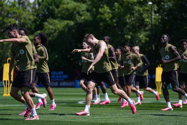 June 16, 2026, Vancouver, Bc, CANADA: Canada s Alistair Johnston, centre, and his teammates jog around the field during a FIFA World Cup, WM, Weltmeisterschaft, Fussball soccer training session, in Vancouver, on Tuesday, June 16, 2026. Canada News - June 16, 2026  - ZUMAc35_ 20260616_zaf_c35_112 Copyright: xDarrylxDyckx