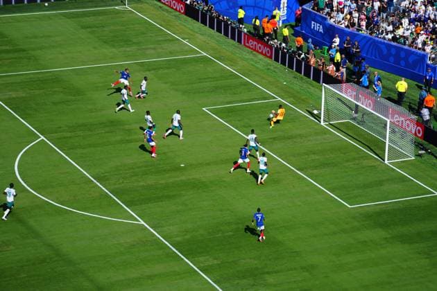 Edouard Mendy of Senegal saves from DÃ sirÃ DouÃ of France France v Senegal, 2026 FIFA World Cup, WM, Weltmeisterschaft, Fussball Group I, Football, New York New Jersey Stadium, East Rutherford, New Jersey, USA - 16 Jun 2026East Rutherford New York New Jersey Stadium New Jersey (NJ) United States of America EDITORIAL USE ONLY No use with unauthorised audio, video, data, fixture lists, club league logos or live services. Online in-match use limited to 120 images, no video emulation. No use in betting, games or single club league player publications.  Copyright: xJavierxGarcia Shutterstockx 16928918cc