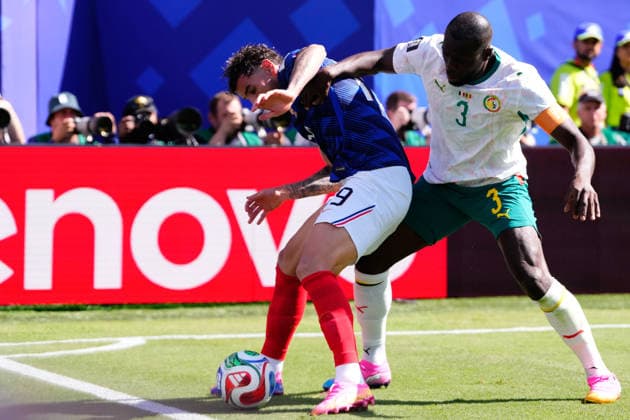 France v Senegal - FIFA World Cup, WM, Weltmeisterschaft, Fussball 2026 - Group I NEW JERSEY, UNITED STATES - JUNE 16: Theo Hernandez (L) of France and Kalidou Koulibaly (3) of Senegal compete for the ball during the 2026 FIFA World Cup First Stage Group I match between France and Senegal at MetLife (New Jersey Stadium) in East Rutherford, New Jersey, United States on June 16, 2026. Jose Hernandez Anadolu New Jersey United States. Editorial use only. Please get in touch for any other usage.  Copyright: x2026xAnadoluxJosexHernandezx