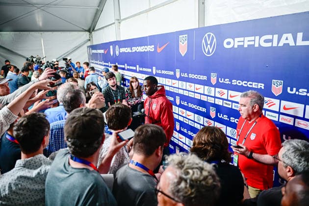 CA: USMNT Holds Media Day Ahead of Australia Match in Irvine, USA - 16 Jun 2026 Tim Weah (21) of the United States Men s national team, Nationalteam speaks during a press conference, PK, Pressekonferenz at Great Park ahead of the team s FIFA World Cup, WM, Weltmeisterschaft, Fussball 2026 Group D match against Australia at SoFi Stadium. Irvine United States Copyright: xWestonxHancockx xSOPAxImagesx Weston Hancock June 16 - 1488