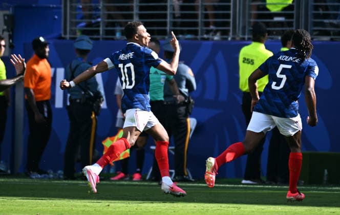 Soccer, International Match, Mens, 2026 FIFA World Cup, Soccer World Cup, USA, Group I, MetLife Stadium, New Jersey, France vs. Senegal 3–1, Kylian Mbappé (FRA) celebrating after scoring the goal to make it 3–1, celebration, joy, action,detected_source_language