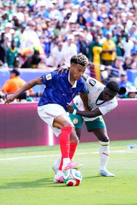 France v Senegal: Group I - FIFA World Cup, WM, Weltmeisterschaft, Fussball 2026 Desire Doue of France and Lamine Camara of Senegal compete for the ball during the FIFA World Cup 2026 Group I match between France and Senegal at New York New Jersey Stadium on June 16, 2026 in East Rutherford, New Jersey. East Rutherford NJ United States  Copyright: xJosexBretonx originalFilename:bretonhernandez-francevs260616_np6HM.jpg