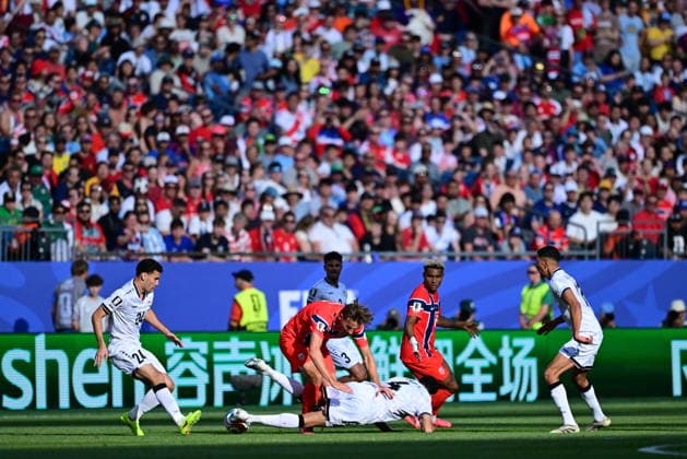 Iraq v Norway - FIFA World Cup, WM, Weltmeisterschaft, Fussball 2026 - Group I FOXBOROUGH, UNITED STATES - JUNE 16: Zaid Tahseen (4) of Iraq falls down during the 2026 FIFA World Cup First Stage Group I match between Iraq and Norway at Gillette Stadium (Boston Stadium) in Foxborough, Massachusetts, United States on June 16, 2026. Abdulhamid Hosbas Anadolu Massachusetts United States. Editorial use only. Please get in touch for any other usage.  Copyright: x2026xAnadoluxAbdulhamidxHosbasx