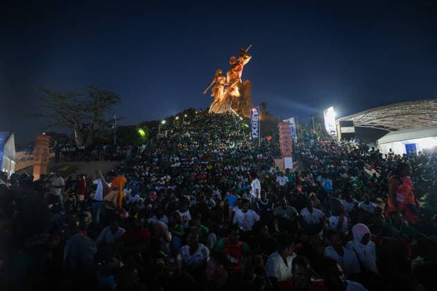 Senegal fans watch team s World Cup debut on giant screen DAKAR, SENEGAL - JUNE 16: Senegal fans watch their national team, Nationalteam s 2026 FIFA World Cup, WM, Weltmeisterschaft, Fussball Group I match against France on a giant screen set up at the African Renaissance Monument in Dakar, Senegal, on June 16, 2026. Hundreds of supporters gathered at the square ahead of kickoff, waving Senegalese flags and wearing national team jerseys as they followed the match. Cem Ozdel Anadolu Dakar Senegal. Editorial use only. Please get in touch for any other usage.  Copyright: x2026xAnadoluxCemxOzdelx