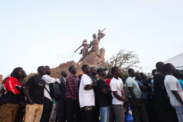 Senegal fans watch team s World Cup debut on giant screen DAKAR, SENEGAL - JUNE 16: Senegal fans watch their national team, Nationalteam s 2026 FIFA World Cup, WM, Weltmeisterschaft, Fussball Group I match against France on a giant screen set up at the African Renaissance Monument in Dakar, Senegal, on June 16, 2026. Hundreds of supporters gathered at the square ahead of kickoff, waving Senegalese flags and wearing national team jerseys as they followed the match. Cem Ozdel Anadolu Dakar Senegal. Editorial use only. Please get in touch for any other usage.  Copyright: x2026xAnadoluxCemxOzdelx