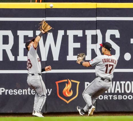 Cleveland Guardians center fielder Stuart Fairchild (L) watches as Cleveland Guardians left fielder Steven Kwan (R)catches a fly hit by Milwaukee Brewers left fielder Jackson Chourio in the first inning of the MLB, Baseball Herren, USA game between the Cleveland Guardians and the Milwaukee Brewers at American Family Field in Milwaukee, Wisconsin on Tuesday, June 16, 2026.  MIL20260616803 TANNENxMAURY