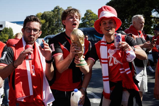 SOCCER - FIFA World Cup, WM, Weltmeisterschaft, Fussball 2026 SANTA CLARA,CALIFORNIA,USA,17.JUN.26 - SOCCER - FIFA World Cup 2026, group stage, Austria vs Jordan. Image shows fans of AUT with a trophy.  GEPAxpictures xArminxRauthner
