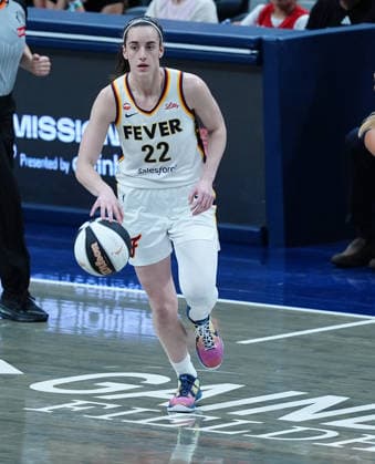 INDIANAPOLIS, IN - JUNE 16: Indiana Fever guard Caitlin Clark (22) brings the ball up against the Toronto Tempo on June 16, 2026, at Gainbridge Fieldhouse in Indianapolis, Indiana. (Photo by Brian Spurlock Icon Sportswire) WNBA, Basketball Damen, USA JUN 16 Toronto Tempo at Indiana Fever EDITORIAL USE ONLY Icon2606161