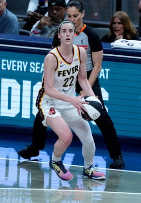 INDIANAPOLIS, IN - JUNE 16: Indiana Fever guard Caitlin Clark (22) takes a 3 point shot against the Toronto Tempo on June 16, 2026, at Gainbridge Fieldhouse in Indianapolis, Indiana. (Photo by Brian Spurlock Icon Sportswire) WNBA, Basketball Damen, USA JUN 16 Toronto Tempo at Indiana Fever EDITORIAL USE ONLY Icon2606168