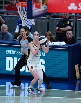 INDIANAPOLIS, IN - JUNE 16: Indiana Fever guard Caitlin Clark (22) takes a 3 point shot against the Toronto Tempo on June 16, 2026, at Gainbridge Fieldhouse in Indianapolis, Indiana. (Photo by Brian Spurlock Icon Sportswire) WNBA, Basketball Damen, USA JUN 16 Toronto Tempo at Indiana Fever EDITORIAL USE ONLY Icon2606169