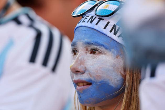 A fan from Argentina reacts before a Group J match in the 2026 FIFA World Cup, WM, Weltmeisterschaft, Fussball between Argentina and Algeria at Kansas City Stadium in Kansas, United States, 16 June 2026. FIFA World Cup 2026 - Group J - Argentina vs Argelia !ACHTUNG: NUR REDAKTIONELLE NUTZUNG!  Copyright: xJuanxIgnacioxRoncoronix GR3025 20260617-55020616497_1
