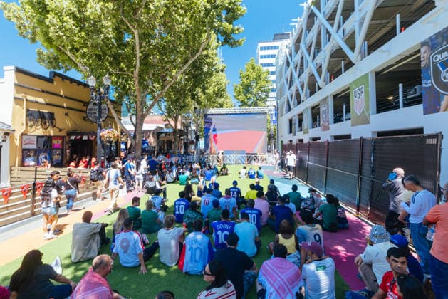 June 16, 2026, San Jose, California, USA: San Jose, USA - June 16 2026: Football fans watch France play Senegal at a fan zone at San Pedro Square Market San Jose USA - ZUMAp121 20260616_zsp_p121_005 Copyright: xChrisxPutnamx