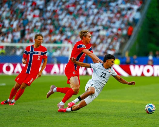 June 16, 2026, Foxborough, Massachusetts, USA: KRISTIAN THORSTVEDT of Norway fouls MERCHAS DOSKI of Iraq during the 2026 FIFA World Cup, WM, Weltmeisterschaft, Fussball Group I match at Boston Stadium in Massachusetts on June 16, 2026. Foxborough USA - ZUMAm283 20260616_zsp_m283_025 Copyright: xBillyxMyersx