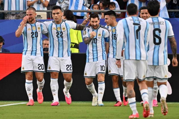 FIFA World Cup, WM, Weltmeisterschaft, Fussball 2026 - Group J - Argentina vs Algeria Lionel Messi of Argentina (C) celebrates with his teammates after scoring the 1-0 goal during the FIFA World Cup 2026 group stage match Argentina against Algeria, in Kansas City, Missouri, USA, 16 June 2026. KANSAS CITY United States  Copyright: xAMYxKONTRASx