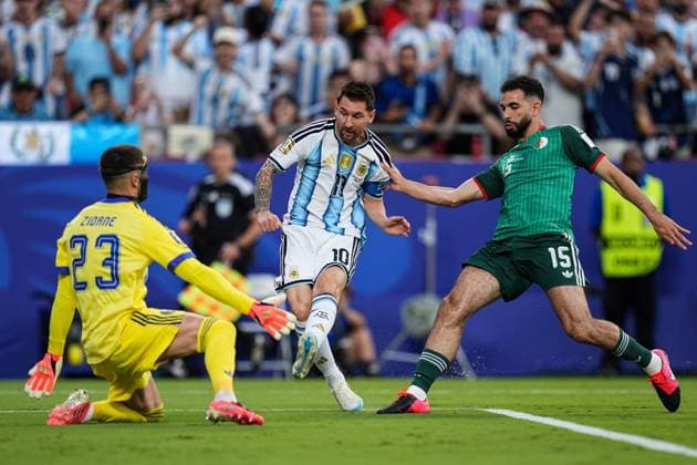 Lionel Messi of Argentina shoots and scores Argentina v Algeria, 2026 FIFA World Cup, WM, Weltmeisterschaft, Fussball Group J, Football, Kansas City Stadium, Kansas, Missouri, USA - 16 Jun 2026Kansas Kansas City Stadium Missouri (MO) United States of America EDITORIAL USE ONLY No use with unauthorised audio, video, data, fixture lists, club league logos or live services. Online in-match use limited to 120 images, no video emulation. No use in betting, games or single club league player publications.  Copyright: xIsmaelxAdnan Shutterstockx 16929214bq