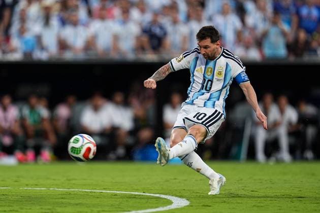 Lionel Messi of Argentina shoots and scores Argentina v Algeria, 2026 FIFA World Cup, WM, Weltmeisterschaft, Fussball Group J, Football, Kansas City Stadium, Kansas, Missouri, USA - 16 Jun 2026Kansas Kansas City Stadium Missouri (MO) United States of America EDITORIAL USE ONLY No use with unauthorised audio, video, data, fixture lists, club league logos or live services. Online in-match use limited to 120 images, no video emulation. No use in betting, games or single club league player publications.  Copyright: xIsmaelxAdnan Shutterstockx 16929214ca