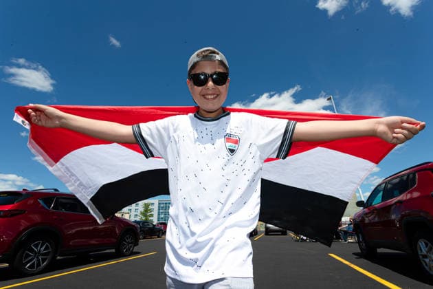 June 16, 2026; Foxborough, Massachusetts, USA; An Iraq supporter holds a flag ahead of a FIFA World Cup, WM, Weltmeisterschaft, Fussball 2026 Group I match between Iraq and Norway at Boston Stadium. (c) CSM - ZUMAc04_ 20260616_zma_c04_048 Copyright: xBurtxGranofskyx