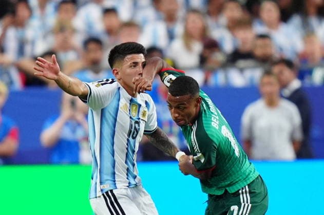 Argentina v Algeria - FIFA World Cup, WM, Weltmeisterschaft, Fussball 2026 - Group J KANSAS CITY, UNITED STATES - JUNE 16: Thiago Almada of Argentina in action against Rafik Belghali of Algeria during the 2026 FIFA World Cup First Stage Group J match between Argentina and Algeria at Arrowhead Stadium (Kansas City Stadium) in Kansas City, Missouri, United States on June 16, 2026. Hakan Akgun Anadolu Missouri United States. Editorial use only. Please get in touch for any other usage.  Copyright: x2026xAnadoluxHakanxAkgunx