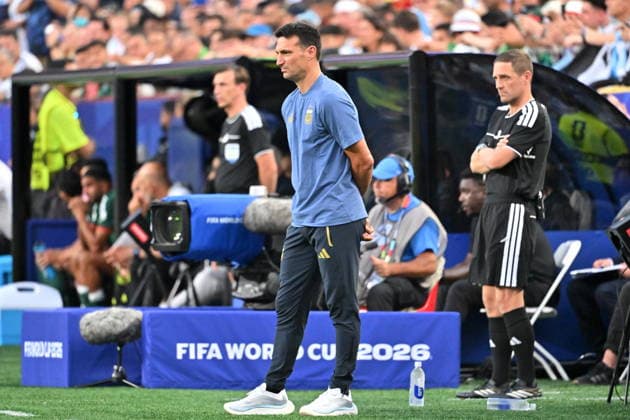 FIFA World Cup, WM, Weltmeisterschaft, Fussball 2026 - Group J - Argentina vs Algeria Argentina s head coach Lionel Scaloni looks on during the FIFA World Cup 2026 group stage match Argentina against Algeria, in Kansas City, Missouri, USA, 16 June 2026. KANSAS CITY United States  Copyright: xAMYxKONTRASx