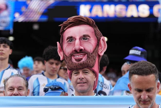 Argentina fans watch the match between Argentina and Algeria in Group J of the 2026 FIFA World Cup at Kansas Stadium in Kansas, United States, on June 16, 2026. Photo by Thor Wegner, DeFodi Images,detected_source_language