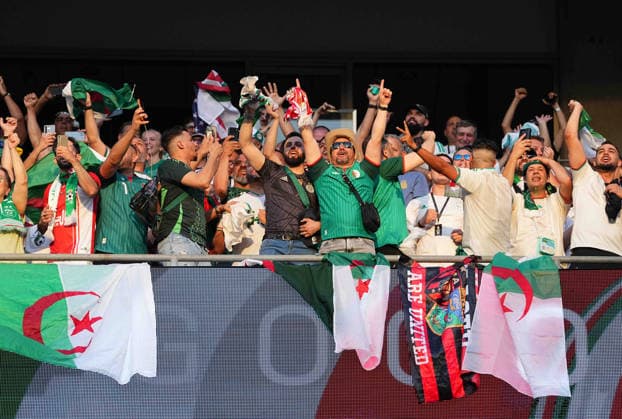 Algeria fans (Algeria) celebrate during Argentina and Algeria, Group J FIFA World Cup, WM, Weltmeisterschaft, Fussball 2026, Kansas Stadium, Kansas, United States on June 16, 2026. Thor Wegner DeFodi Images. (Photo by DeFodi Images) - *** Algeria fans celebrate during the Argentina vs. Algeria match in Group J of the 2026 FIFA World Cup at Kansas Stadium in Kansas, United States, on June 16, 2026. Photo by Thor Wegner, DeFodi Images,detected_source_language