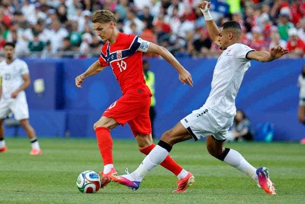 FOXBOROUGH, MA - JUNE 16: Martin Odegaard 10 of Norway skips from trouble during a FIFA World Cup, WM, Weltmeisterschaft, Fussball 2026 Group I match between Iraq and Norway on June 16, 2026 at Boston Stadium in Foxborough, Massachusetts. (Photo by Fred Kfoury III Icon Sportswire) SOCCER: JUN 16 FIFA World Cup 26 Group I - Iraq vs Norway EDITORIAL USE ONLY Icon07545