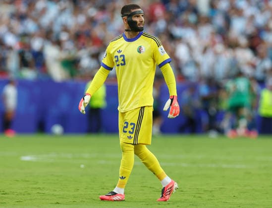 Algeria s goalkeeper Luca Zidane wears a protective face mask as he plays against Argentina in the first half in a FIFA World Cup, WM, Weltmeisterschaft, Fussball match at Arrowhead Stadium in Kansas City, Missouri, on Tuesday, June 16, 2026.  KAN20260616913 CHRISTIANxBRUNSKILL