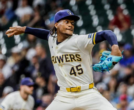 Milwaukee Brewers relief pitcher Abner Uribe throws in the eighth inning of the MLB, Baseball Herren, USA game between the Cleveland Guardians and the Milwaukee Brewers at American Family Field in Milwaukee, Wisconsin on Tuesday, June 16, 2026.  MIL20260616821 TANNENxMAURY