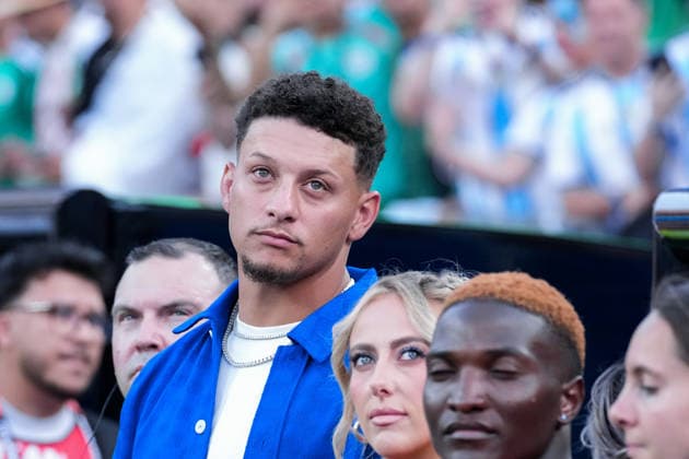 Patrick Mahomes of the Kansas City Chiefs looks on prior to FIFA Men’s World Cup 2026 Group Stage football match between Argentina and Algeria at Kansas City Stadium, in Kansas City on June 16th 2026 (Photo by Alexandra Fechete SPP)  Copyright: xAlexandraxFechete SPPx Sportspressphoto_SPR168021