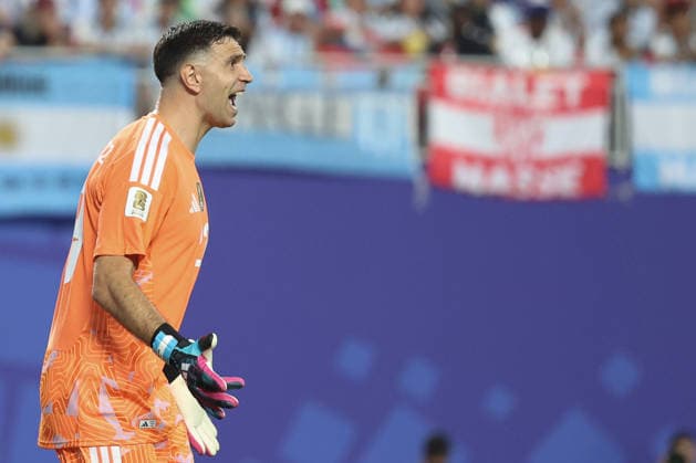 Emiliano Martínez of Argentina reacts during the FIFA World Cup, WM, Weltmeisterschaft, Fussball 2026 group stage match Argentina against Algeria at Arrowhead Stadium in Kansas, United States, 16 June 2026. FIFA World Cup 2026 - Group J - Argentina vs Algeria !ACHTUNG: NUR REDAKTIONELLE NUTZUNG!  Copyright: xJuanxIgnacioxRoncoronix GR3165 20260617-55020616828_1