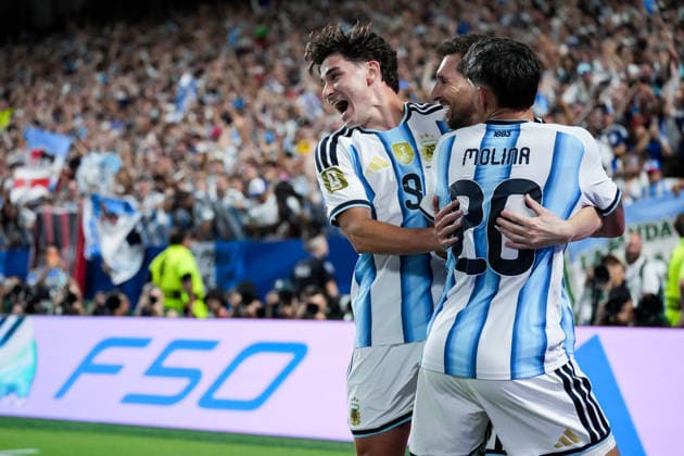Lionel Messi of Argentina and Julian Alvarez of Argentina (L)celebrate after scoring the team s second goal during a FIFA Men’s World Cup 2026 Group Stage football match between Argentina and Algeria at Kansas City Stadium, in Kansas City on June 16th 2026 (Photo by Alexandra Fechete SPP)  Copyright: xAlexandraxFechete SPPx Sportspressphoto_SPR168148