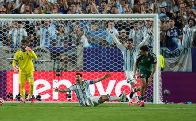 Lionel Andres Messi of Argentina and Rayan Ait Nouri of Algeria battle for the ball during the Argentina vs. Algeria match in Group J of the 2026 FIFA World Cup at Kansas Stadium in Kansas, United States, on June 16, 2026. Photo by Thor Wegner, DeFodi Images,detected_source_language