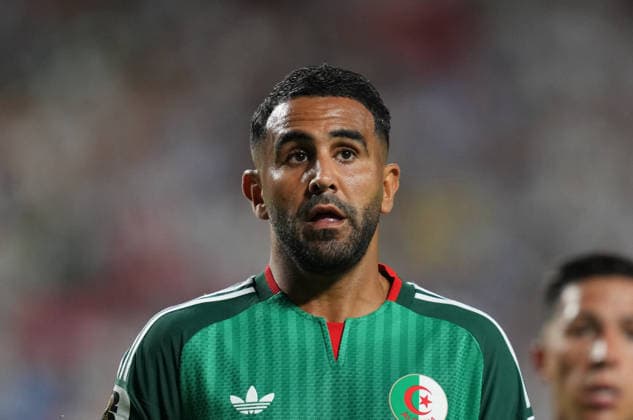 Riyad Karim Mahrez of Algeria watches the match between Argentina and Algeria in Group J of the 2026 FIFA World Cup at Kansas Stadium in Kansas, United States, on June 16, 2026. Photo by DeFodi Images, taken by Thor Wegner.,detected_source_language