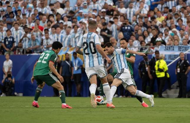 Soccer, Mens, 2026 FIFA World Cup in Mexico, Canada, and the U.S., Match in Kansas City, Group J, Matchday 1, Argentina vs. Algeria, from left Copyright: xMatthiasxKochx