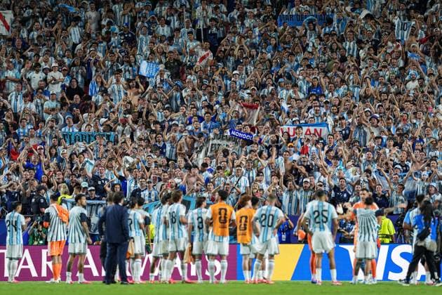 The Argentina squad clapped by the Argentina fans Argentina v Algeria, 2026 FIFA World Cup, WM, Weltmeisterschaft, Fussball Group J, Football, Kansas City Stadium, Kansas, Missouri, USA - 16 Jun 2026Kansas Kansas City Stadium Missouri (MO) United States of America EDITORIAL USE ONLY No use with unauthorised audio, video, data, fixture lists, club league logos or live services. Online in-match use limited to 120 images, no video emulation. No use in betting, games or single club league player publications.  Copyright: xIsmaelxAdnan Shutterstockx 16929214fa