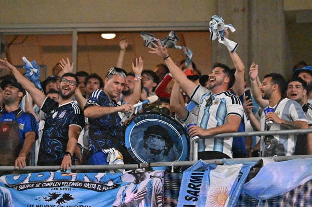 FIFA World Cup, WM, Weltmeisterschaft, Fussball 2026 - Group J - Argentina vs Algeria Supporters of Argentina cheer during the FIFA World Cup 2026 group stage match Algeria against Argentina, in Kansas City, Missouri, USA, 16 June 2026. KANSAS CITY United States  Copyright: xAMYxKONTRASx