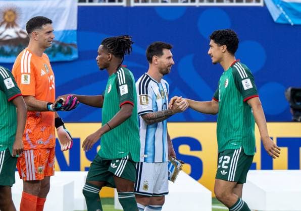Soccer, Mens, 2026 FIFA World Cup in Mexico, Canada, and the U.S., Match in Kansas City, Group J, Matchday 1, Argentina vs. Algeria; from left Copyright: xMatthiasxKochx