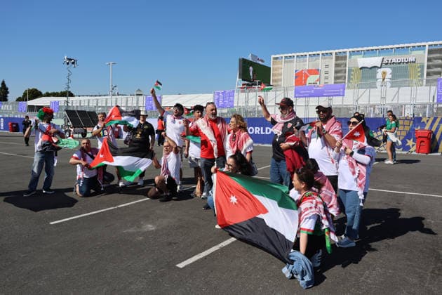 Fans in Jordan cheer ahead of a Group J match in the 2026 FIFA World Cup, WM, Weltmeisterschaft, Fussball between Austria and Jordan at Levi s Stadium in Santa Clara, USA, 16 June 2026. FIFA World Cup 2026 : Gropu J - Austria vs. Jordan !ACHTUNG: NUR REDAKTIONELLE NUTZUNG!  Copyright: xMiguelxGutiérrezx GR3048 0859310681st