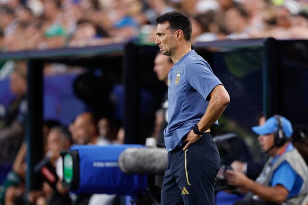 Argentina s head coach, Lionel Scaloni, reacts during the FIFA World Cup, WM, Weltmeisterschaft, Fussball 2026 group stage match Argentina against Algeria at Arrowhead Stadium in Kansas, United States, 16 June 2026. FIFA World Cup 2026 - Group J - Argentina vs Algeria !ACHTUNG: NUR REDAKTIONELLE NUTZUNG!  Copyright: xJuanxIgnacioxRoncoronix GR3135 0859317768st