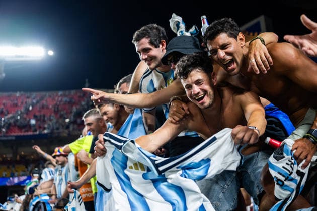 260616 Fans of Argentina celebrate during the FIFA World Cup, WM, Weltmeisterschaft, Fussball 2026 football match between Argentina and Algeria on June 16, 2026 in Kansas City. Photo: Joel Marklund BILDBYRAN kod JM JM0825 bbeng fotboll football soccer fotball vm fotbolls-vm fotball-vm fotbolls-vm 2026 fifa world cup 2026 argentina algeria algeriet celebration jubel publik spectators *** June 16, 2026  Copyright: JOELxMARKLUND BB260616JM089