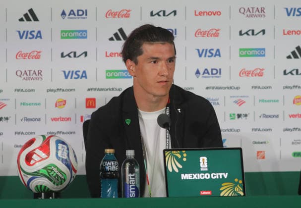 Colombia v Uzbekistan FIFA World Cup, WM, Weltmeisterschaft, Fussball 2026 Group K press conference, PK, Pressekonferenz Eldor Shomurodov forward of Uzbekistan national soccer team speaks during a press conference ahead of the FIFA World Cup Group K first-round match between Colombia and Uzbekistan at Mexico City Stadium. on June 16, 2026 in Mexico City, Mexico. (Photo by Ian Robles Eyepix Group) Copyright: xIanxRobles xEyepixxGroupx EL_16062026_187427JPEG