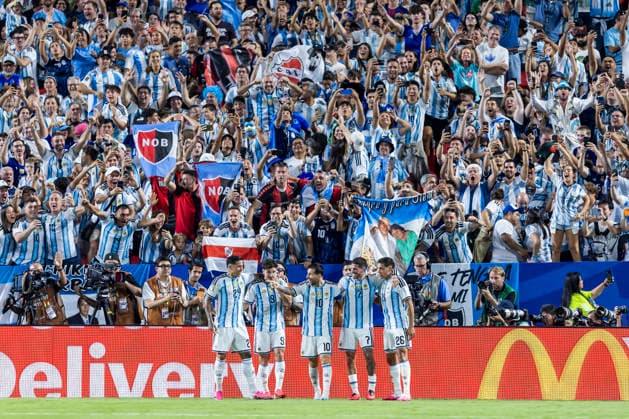KANSAS CITY, MO - JUNE 16: Lionel Messi 10 of Argentina celebrates his third goal in front of fans during the FIFA World Cup, WM, Weltmeisterschaft, Fussball 2026 Group J match between Argentina and Algeria on June 16, 2026 at the Kansas City Stadium in Kansas City, MO. (Photo by Nick Tre. Smith Icon Sportswire) SOCCER: JUN 16 FIFA World Cup 26 Group J - Argentina vs Algeria EDITORIAL USE ONLY Icon2606160188