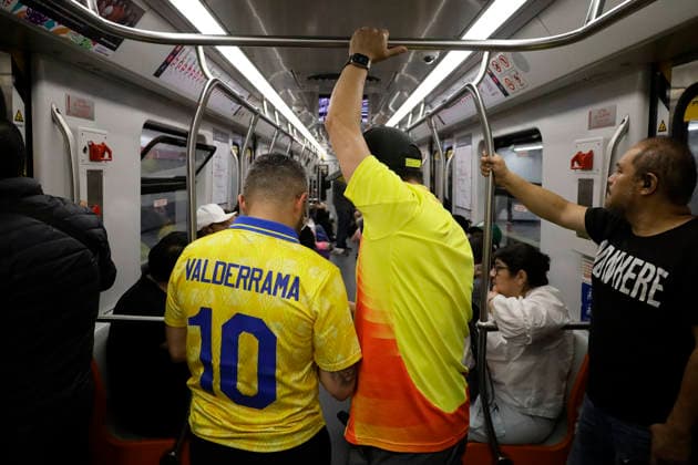 Colombian Fans Celebrate Ahead Of The Opening Match Between Colombia And Uzbekistan At The 2026 World Cup Colombian fans gather at the Angel of Independence in Mexico City, Mexico, on June 16, 2026, to celebrate ahead of the opening match between Colombia and Uzbekistan for the World Cup, scheduled for June 17 at the Estadio Ciudad de Mexico. Amid flags, foam, flares, dancing, and music, thousands of fans enjoy the day together. Mexico City Mexico City Mexico  Copyright: xGerardoxVieyrax originalFilename:vieyra-notitle260616_np50g.jpg
